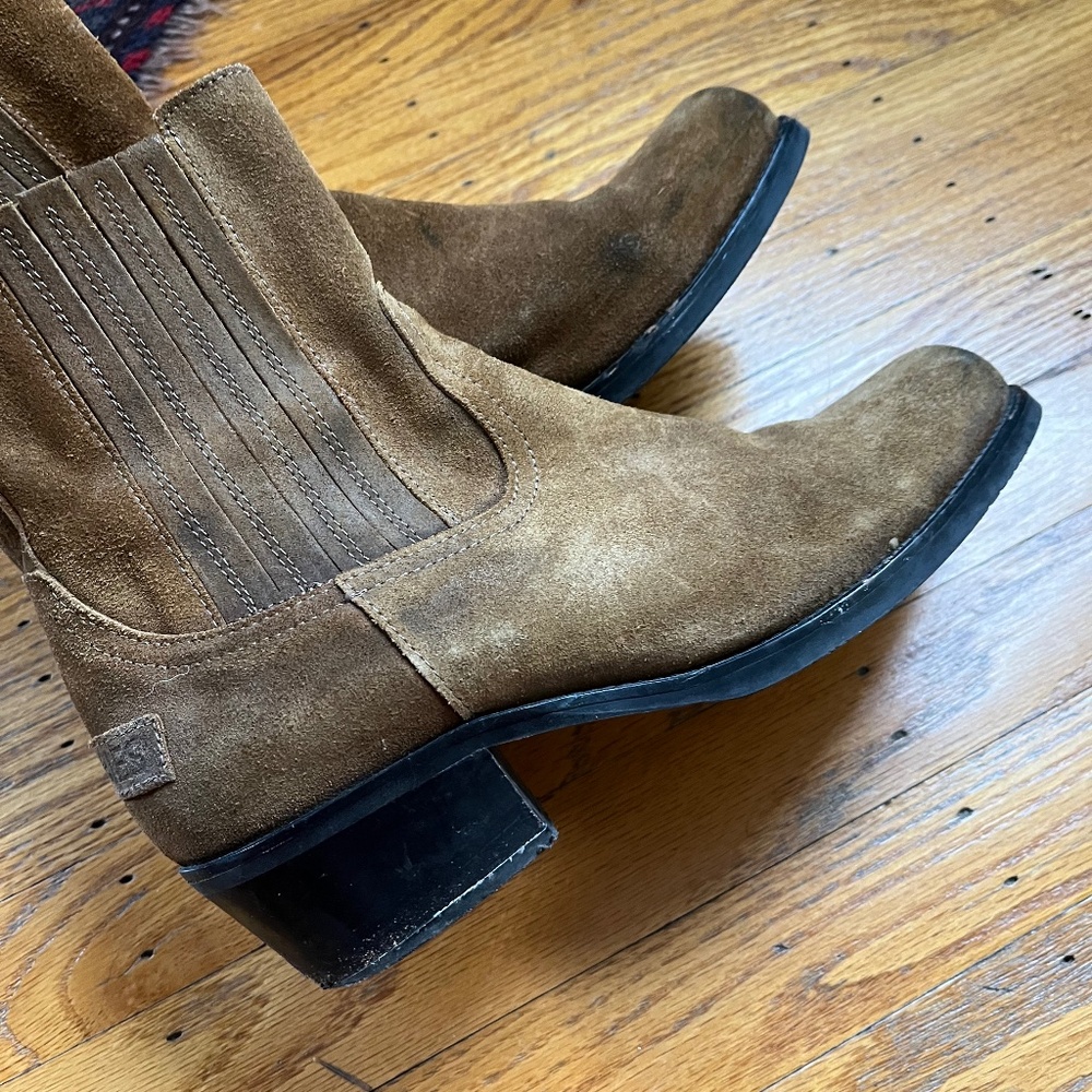 Cavalry boots in suede